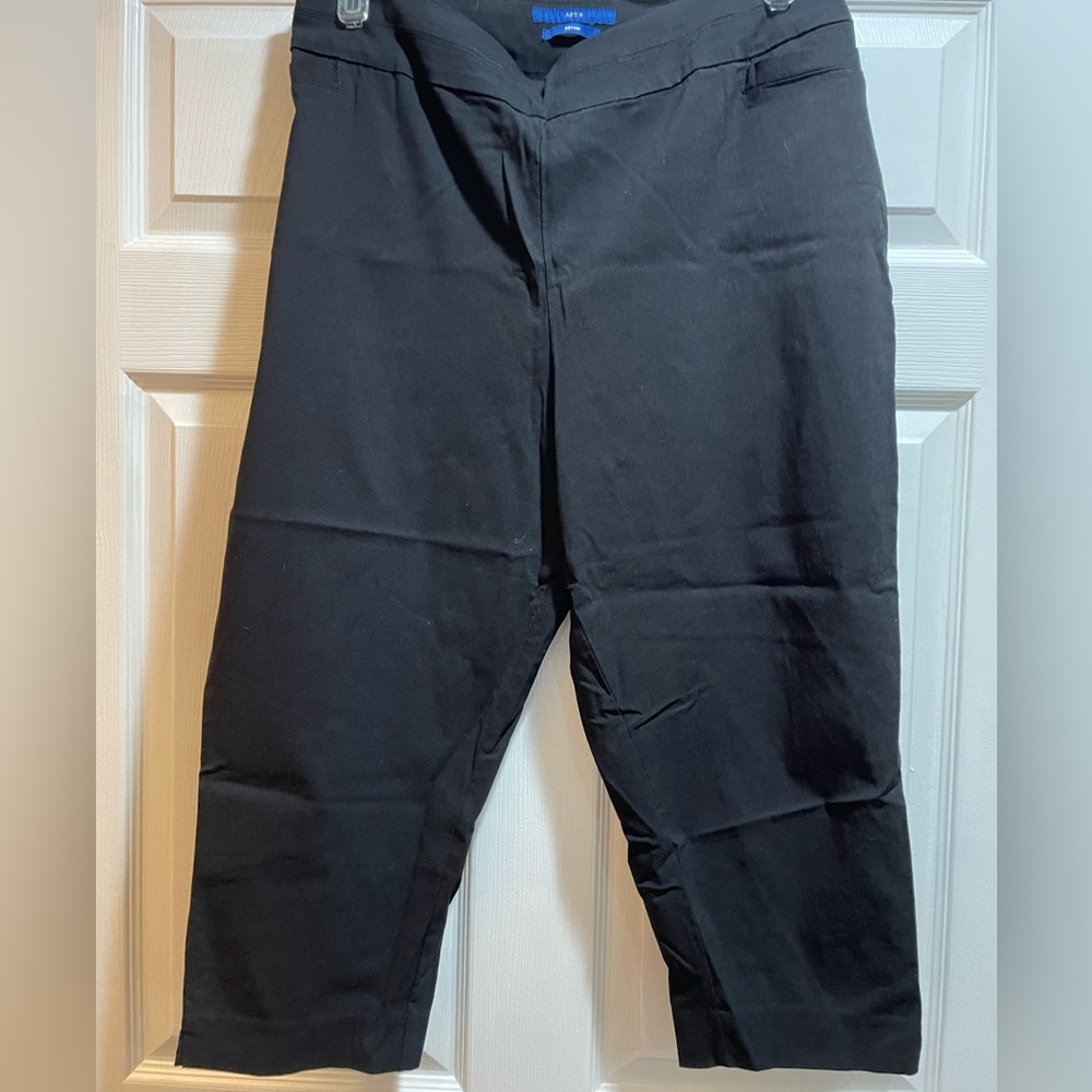 Apt 9 pull on capri pants in great condition